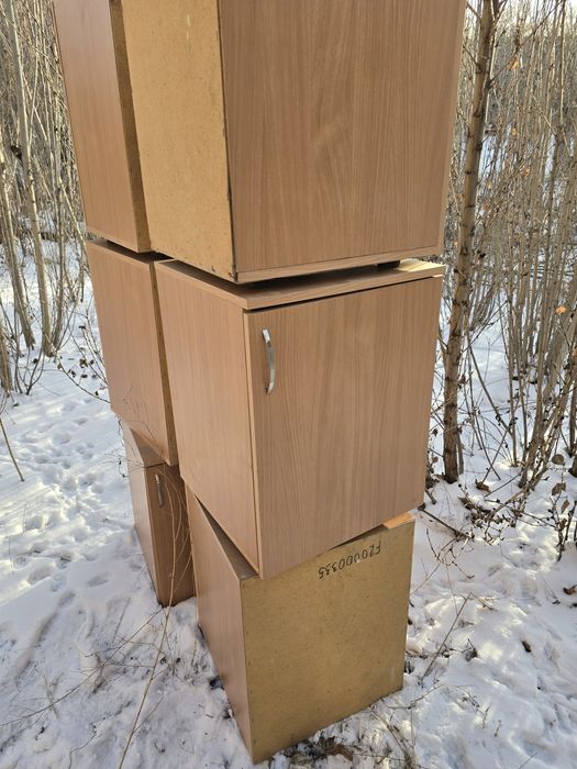 Продам кровать , тумбы, шкафы
