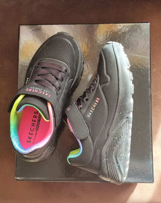 Adidași Skechers fete, mărimea 28, stare excelentă