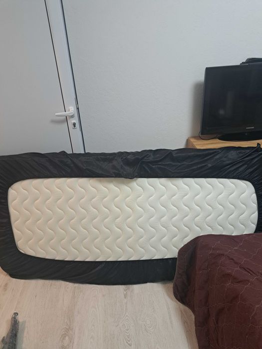 Продавам легло с матрак