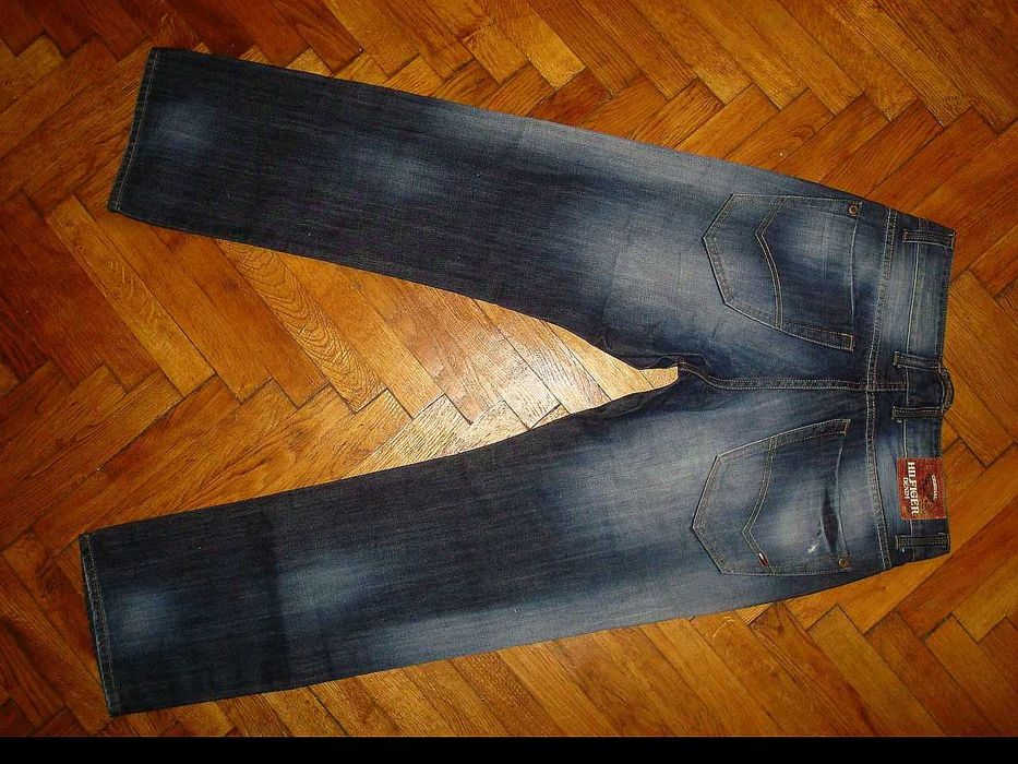 Blugi Tommy Hilfiger W 33xL32 (talie 86cm, lungime 104cm).