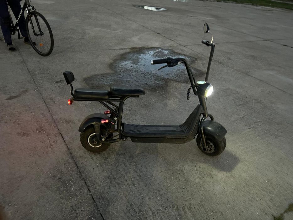 Vând bicicletă electrică