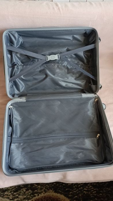 Продам чемодан новый