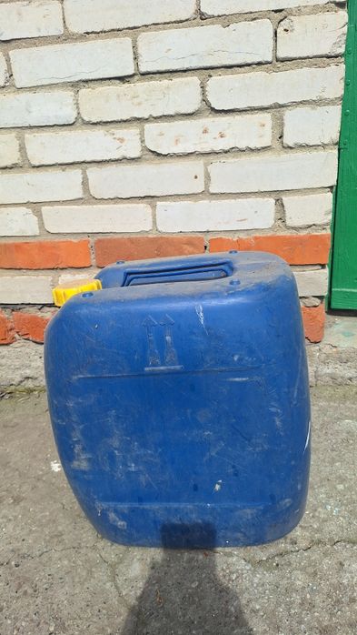 Продам канистры 20 и 30 литров.