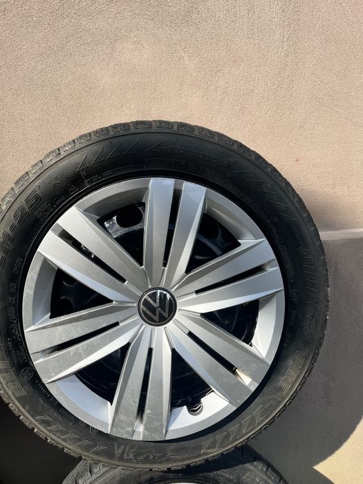 Set 4 jante tablă VW Golf 5 R16 + anvelope 205/55 R16 + 2 seturi capace VW