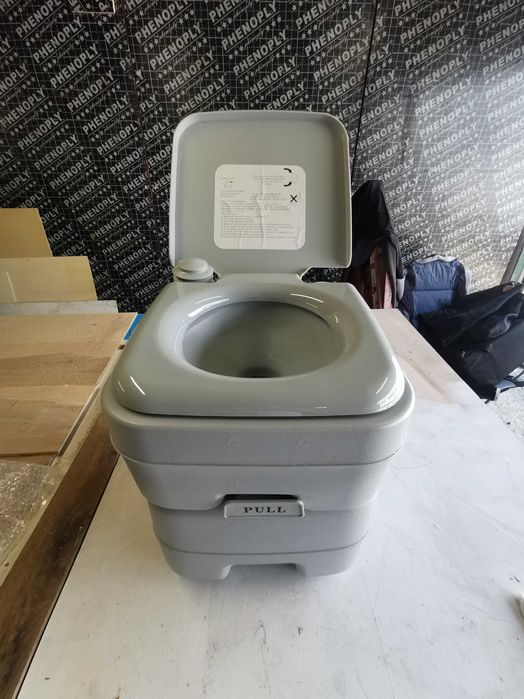 Къмпинг преносима тоалетна