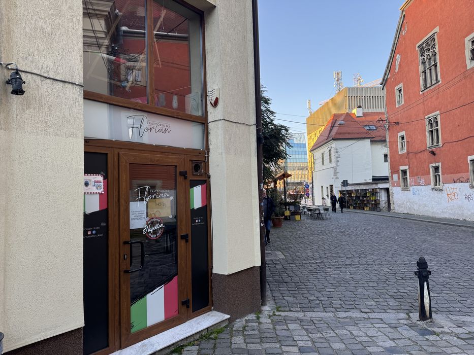 Spațiu comercial cochet, autorizat HoReCa, colț Piața Muzeului Cluj.