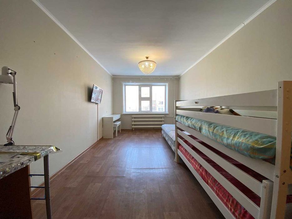 Продаётся очень теплая 3х квар. улучшенной планировки на среднем этаже