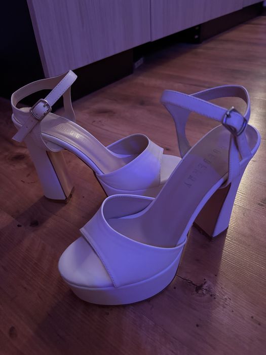 Дамски обувки на платформа с ток 37номер