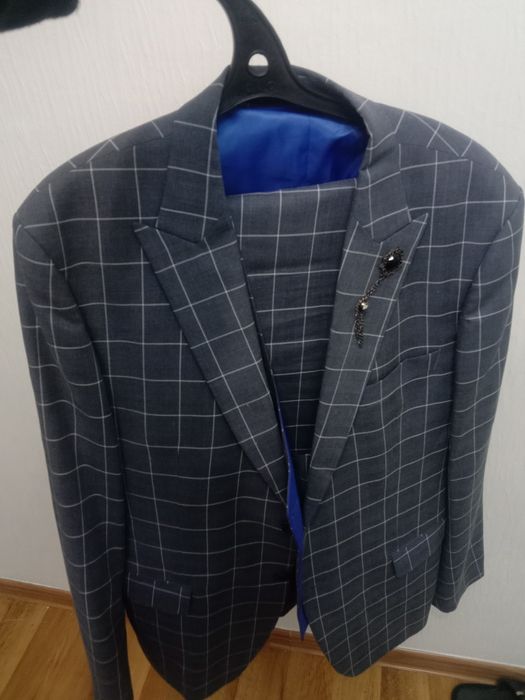Пиджаки,брюки и жилетка