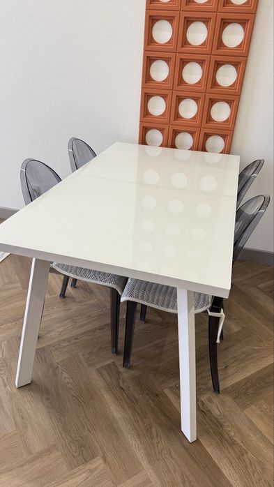 Стол стеклянный кухонный