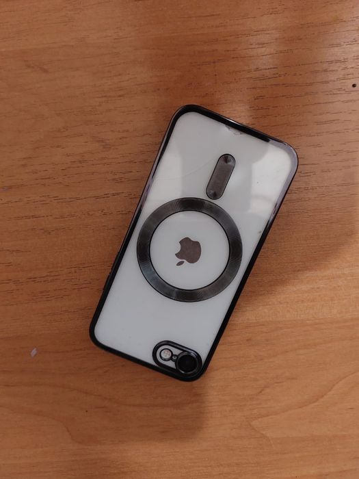 Продам iphone se 2020 на 128 гб