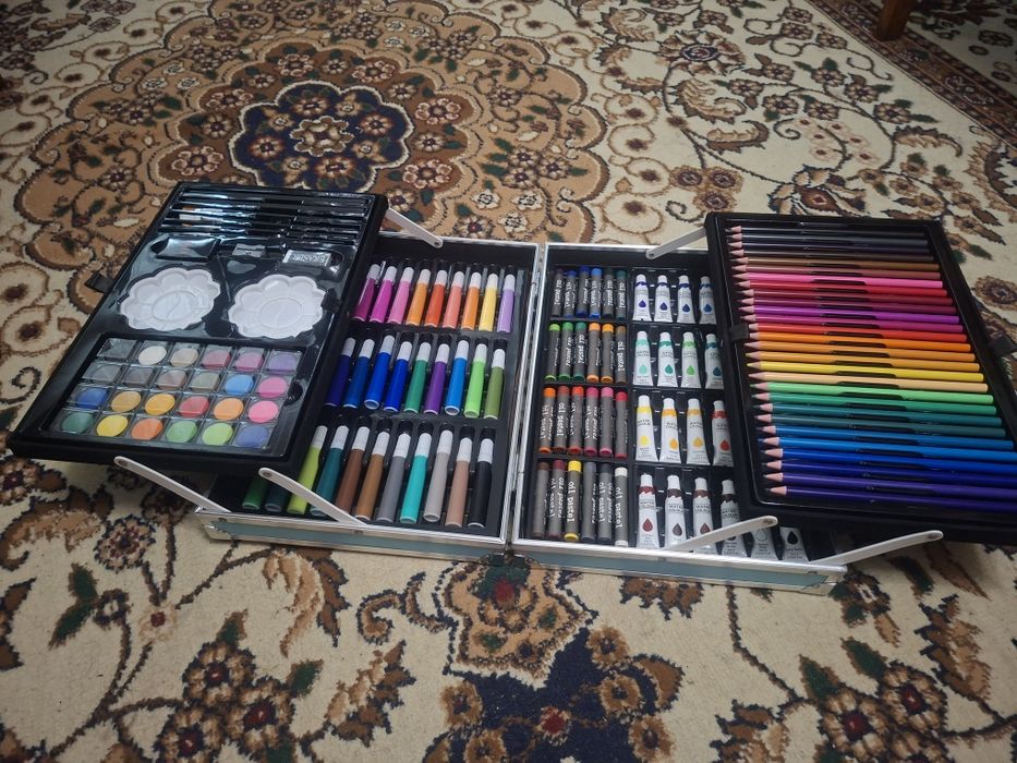 Набор юного художника