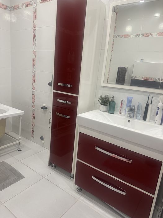 Продам мебель с раковенной в ванную комнату