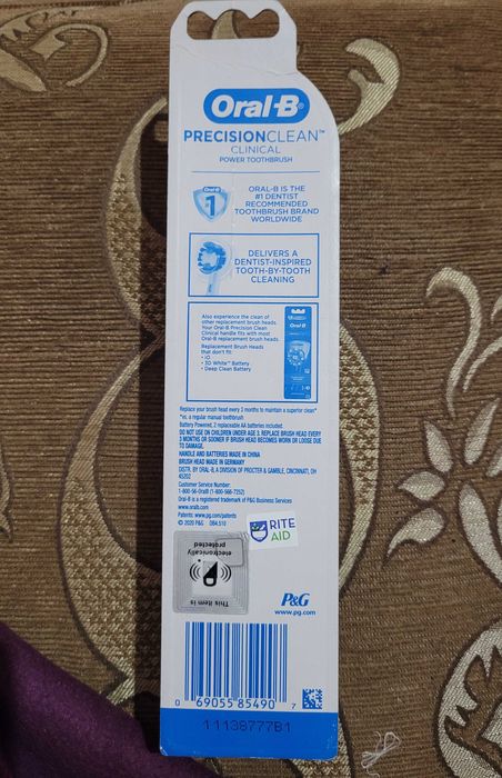 Электрическая зубная щетка Oral B