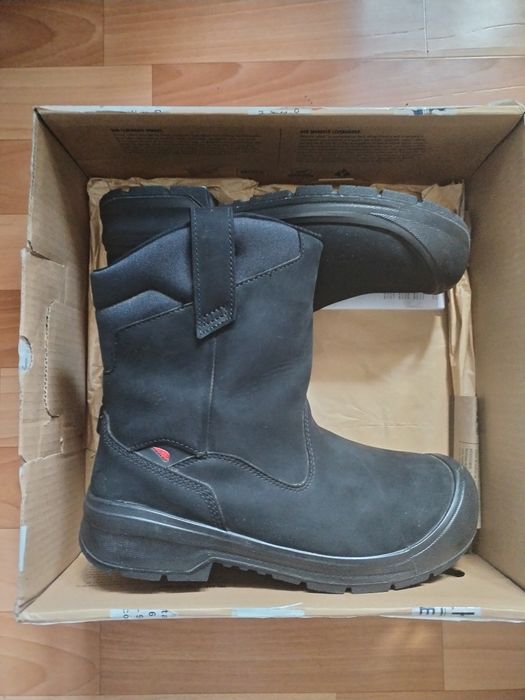 Продам защитные рабочие сапоги Redwing