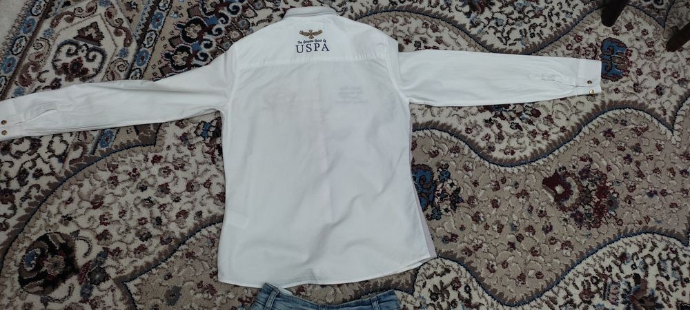 Женские джинсы и рубашка фирменные отличного качества