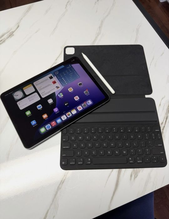 iPad Pro M1 + Smart Keyboard Folio + Apple pencil