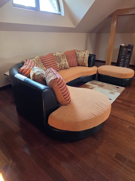 Canapea portocalie textil + perne