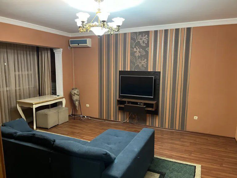 Квартира на Ц1-бибигон 2/6/9 общ пл 60м  с обстановкой