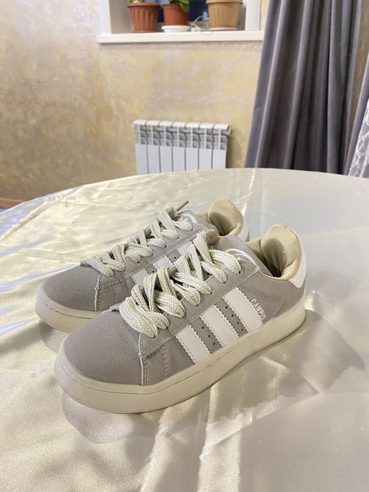 Продам женские кроссовки