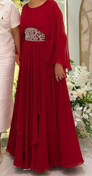 Продам платье красное