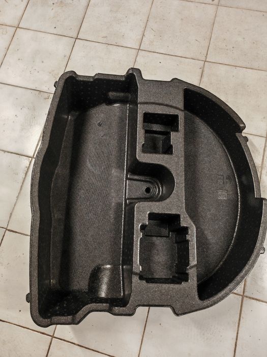 Разпределител за багажник за Тойота РАВ 4, 2019-2025 г.