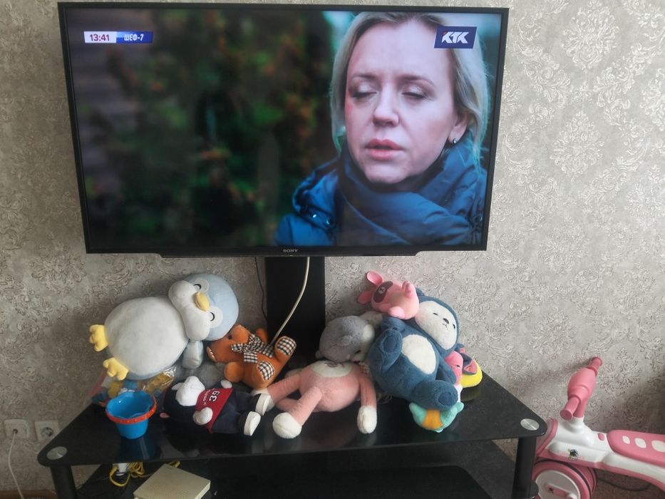 Телевизор сони  с подставкай смарт тв