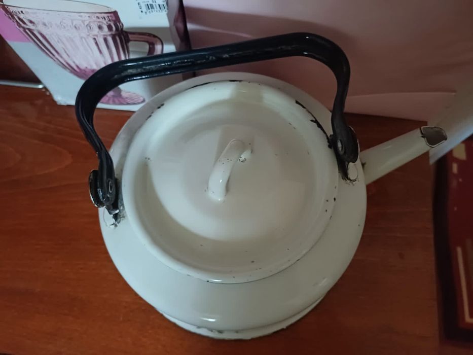 Продам чайники разные.