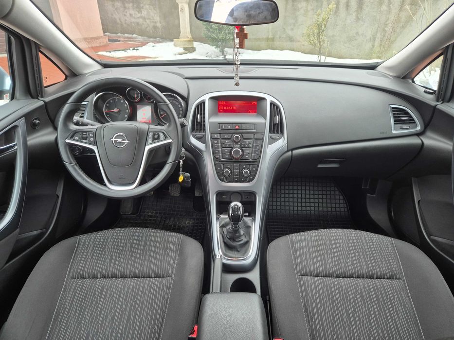Opel Astra J Berlina 2014, 1.4 benzina 140CP
