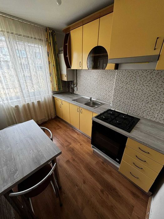 Inchiriez apartament ultracentral, zona Bizo, 2 dormitoare, living, 58m2