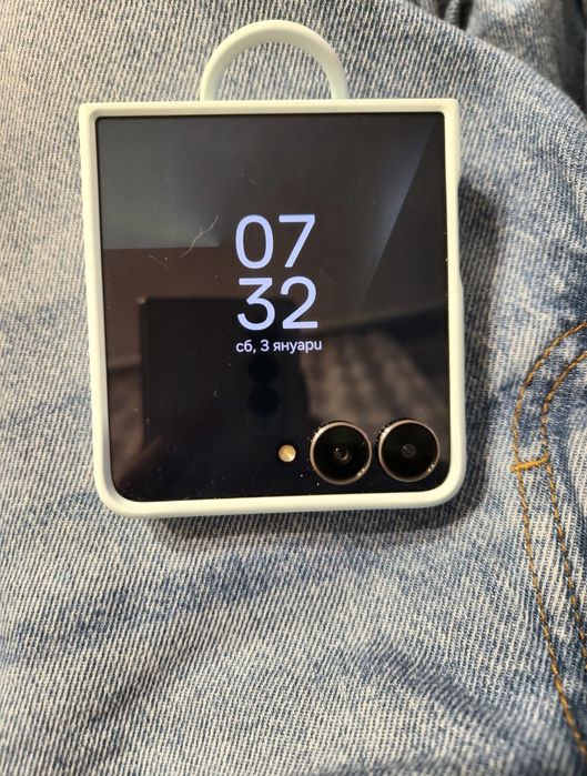 Z flip 7 с 2 години гаранция и една година застраховка + калъфи