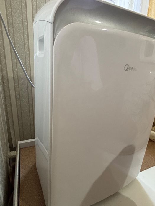 Кондиционер Midea напольный