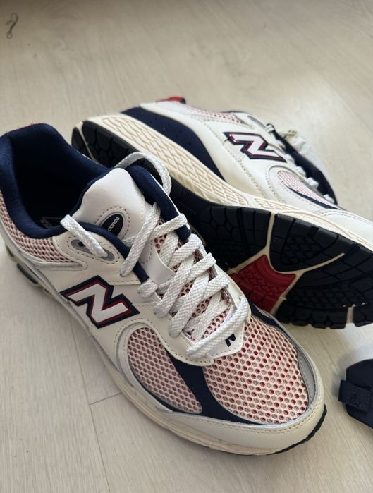 Обувки New Balance 2002 43