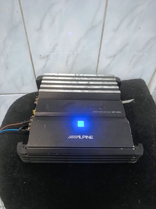 amplificator statie subwoofer auto 400 wati la 2 ohm si 220 wati la 4 ohm