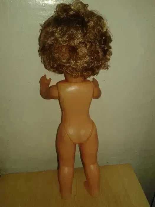 Papusa cu numar de serie- inseriata pentru colectionari