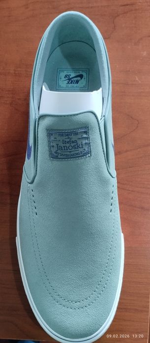 Фирменные  кроссовки   с Америки  NIKE. - большой размер.