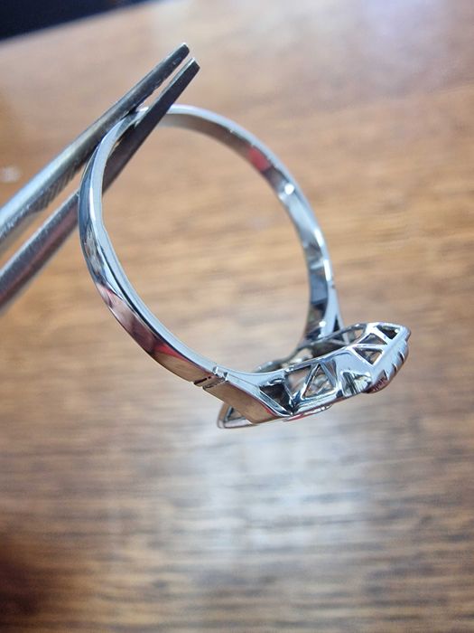 Дамски Златен Пръстен с ДИАМАНТ - Заложна къща Галерия 65