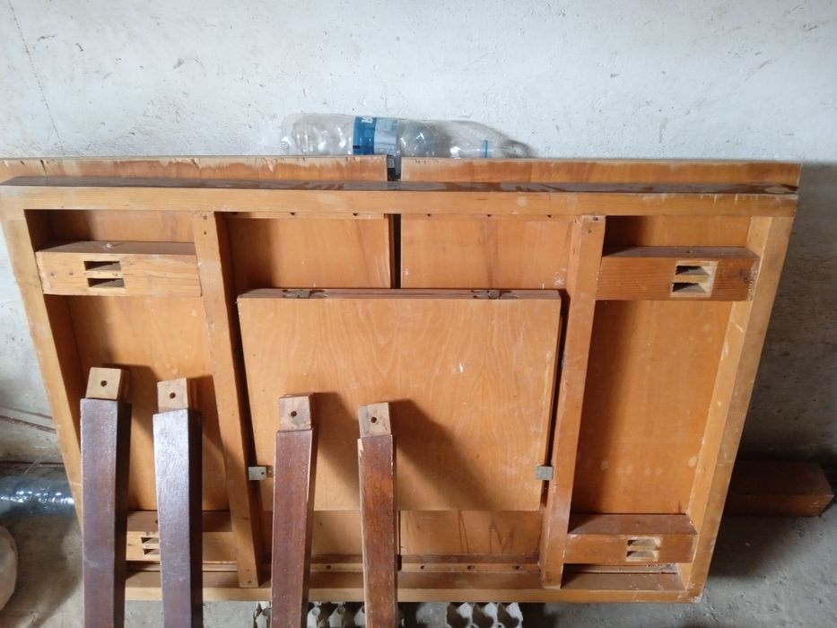 Продавам холна маса.