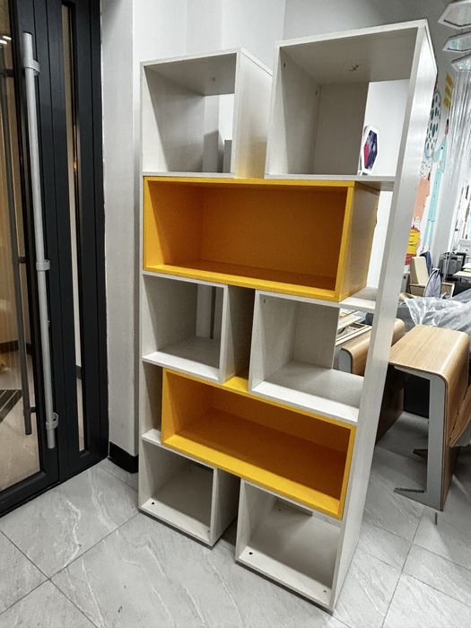 Продам мебель: парты, шкаф