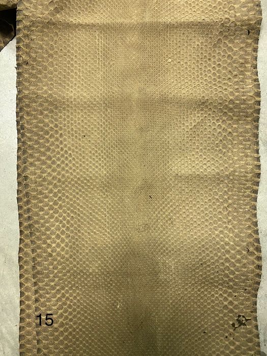 Естествена змийска кожа