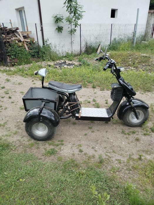 Vând triciclu electric, city harley 2000w. 3700lei