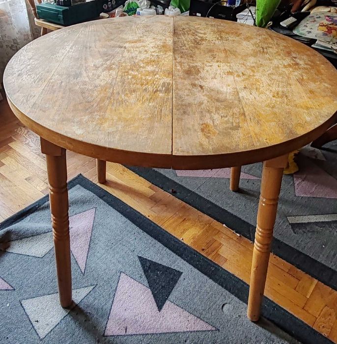 Продавам маса и столове от естествено дърво