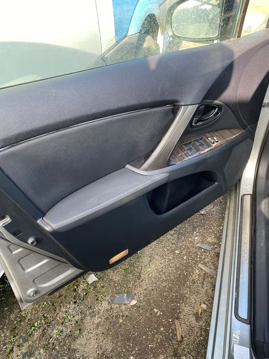 Кожен салон Toyota Avensis T27