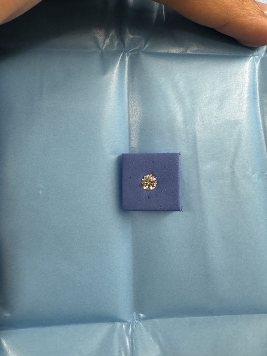 2 броя диаманти 0.32 ct / vvs1/  3x EX / IGI общо 0.64 ct