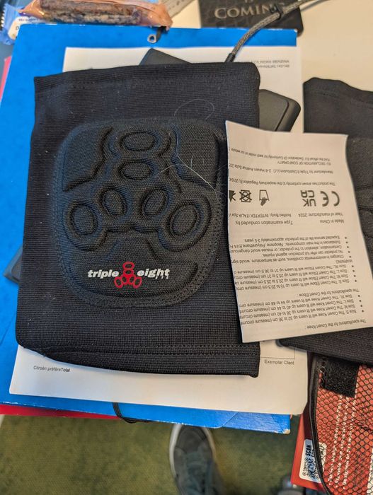 genunchiere triple eight covert knee pads l si sau  Sector 9 l/xl