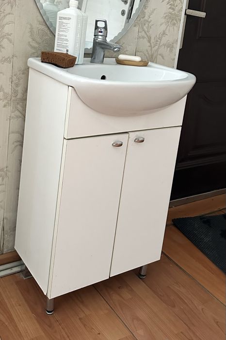 Умывальник со шкафчиком и краном!