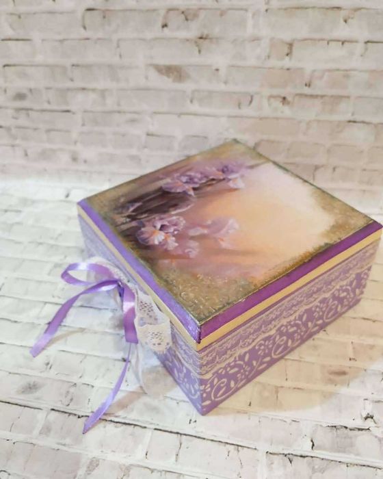 Шкатулка "Весенние ирисы"