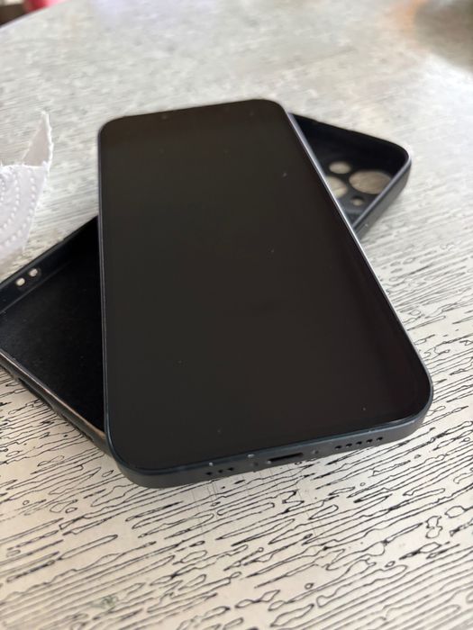 Продавам iphone 13