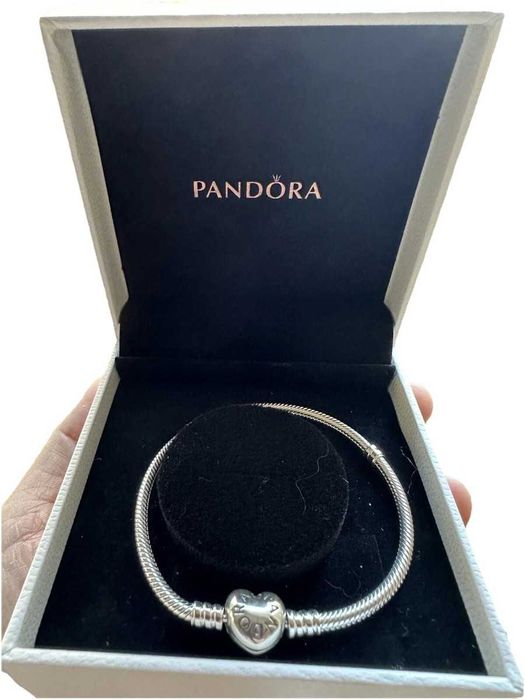 Pandora гривна със сърце