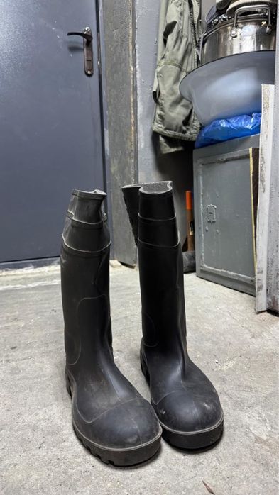 Резиновые сапоги